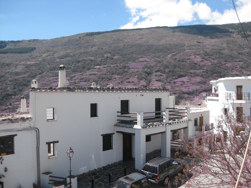 Hostal El Cascapenas De La Alpujarra Capileira Exterior photo