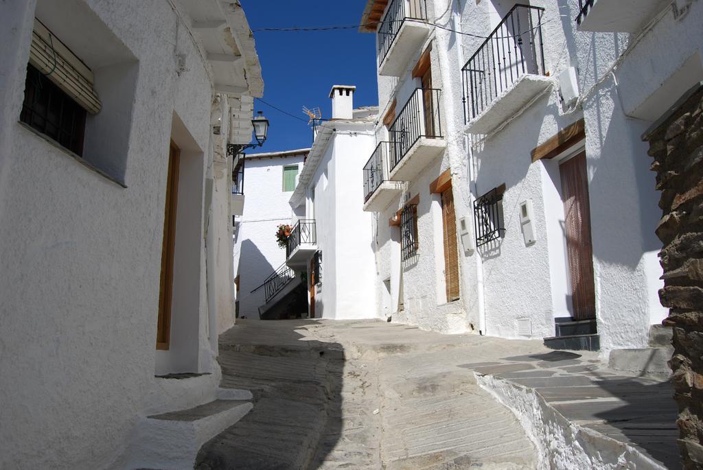 Hostal El Cascapenas De La Alpujarra Capileira Exterior photo